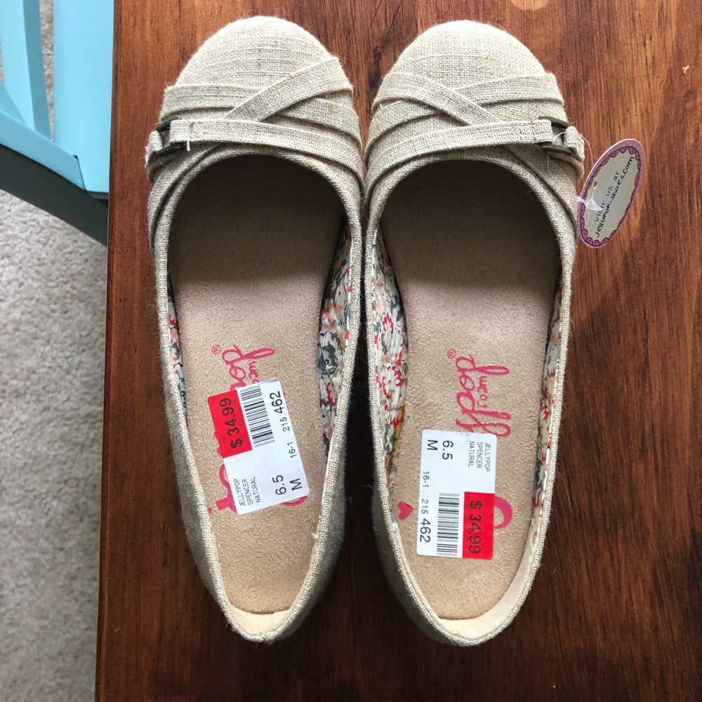 NWT - spring/summer flats!